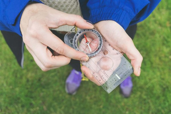 Quels sont les meilleurs conseils pour une exploration réussie des temples mayas à Tikal, Guatemala : itinéraires et sécurité ?